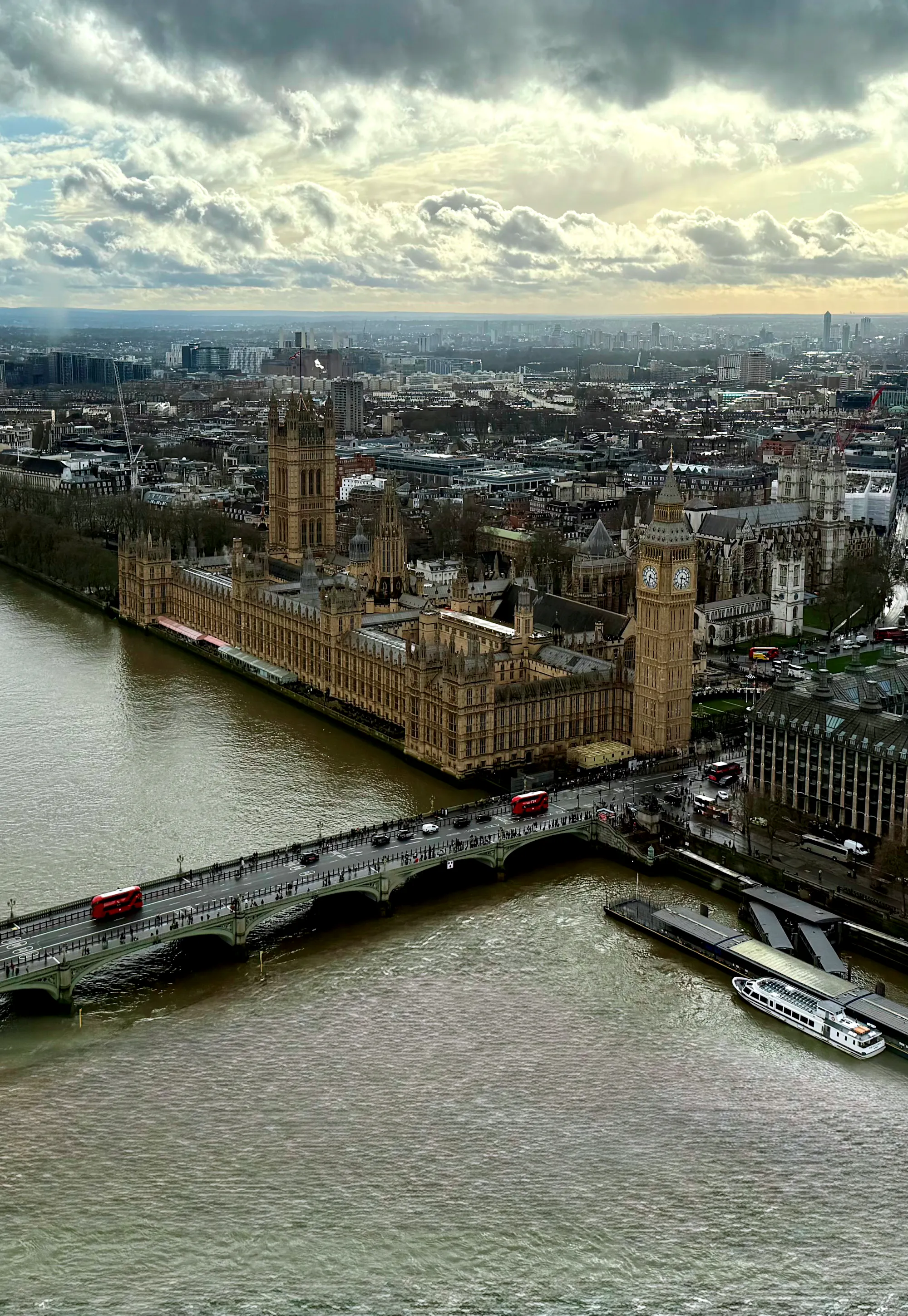 View of the Palace of Westminster from above and from the other side of the river